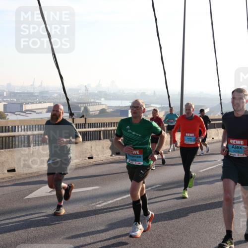 03.10.2025 - Köhlbrandbrückenlauf Julia Fischer http://msf.ph/oto/9000838 03.10.2025 09:22:18 Position 1 3658, 3659 meine-sportfotos.de