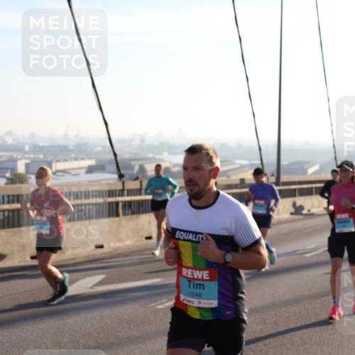 03.10.2025 - Köhlbrandbrückenlauf Julia Fischer http://msf.ph/oto/9000859 03.10.2025 09:22:20 Position 1 1248 meine-sportfotos.de