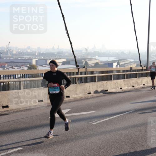 03.10.2025 - Köhlbrandbrückenlauf Julia Fischer http://msf.ph/oto/9000877 03.10.2025 09:22:23 Position 1 2884 meine-sportfotos.de