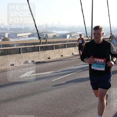 03.10.2025 - Köhlbrandbrückenlauf Julia Fischer http://msf.ph/oto/9000882 03.10.2025 09:22:24 Position 1 1504 meine-sportfotos.de