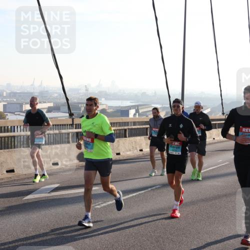 03.10.2025 - Köhlbrandbrückenlauf Julia Fischer http://msf.ph/oto/9000921 03.10.2025 09:22:32 Position 1  meine-sportfotos.de