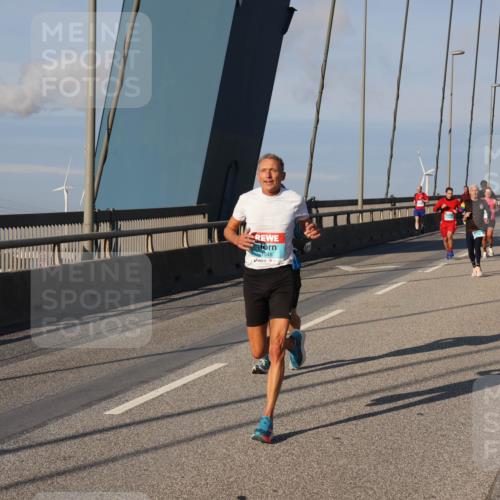 03.10.2025 - Köhlbrandbrückenlauf Julia Fischer http://msf.ph/oto/9000936 03.10.2025 09:37:02 Position 2 1048 meine-sportfotos.de