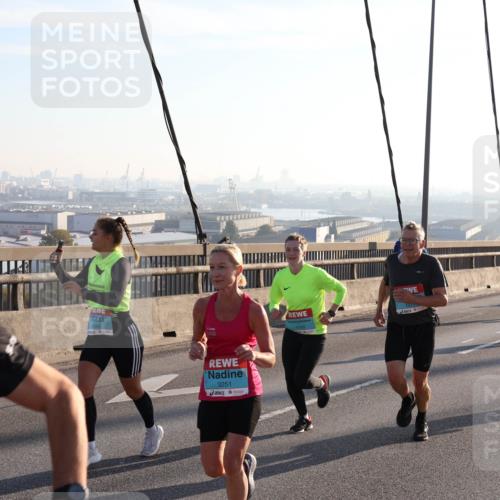 03.10.2025 - Köhlbrandbrückenlauf Julia Fischer http://msf.ph/oto/9000945 03.10.2025 09:22:39 Position 1  meine-sportfotos.de