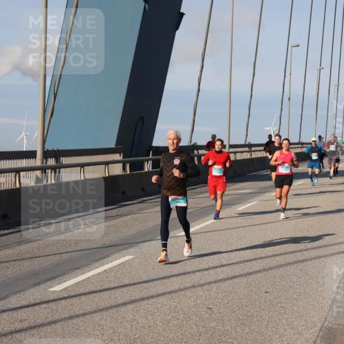 03.10.2025 - Köhlbrandbrückenlauf Julia Fischer http://msf.ph/oto/9000949 03.10.2025 09:37:06 Position 2  meine-sportfotos.de