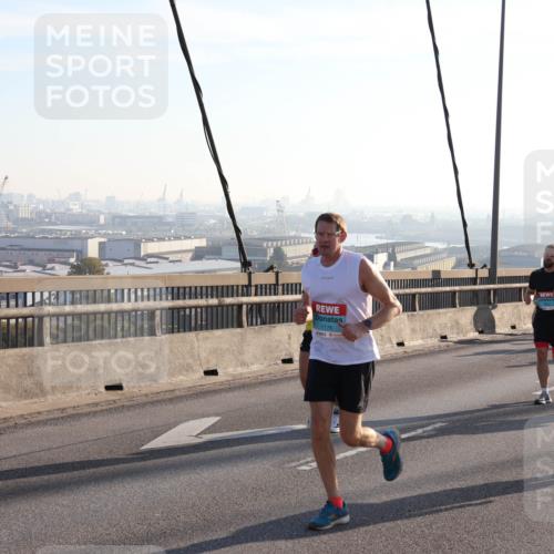 03.10.2025 - Köhlbrandbrückenlauf Julia Fischer http://msf.ph/oto/9000966 03.10.2025 09:22:45 Position 1 1176 meine-sportfotos.de