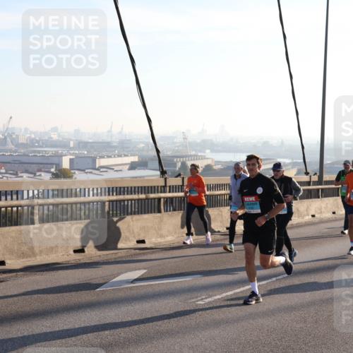 03.10.2025 - Köhlbrandbrückenlauf Julia Fischer http://msf.ph/oto/9000982 03.10.2025 09:22:49 Position 1  meine-sportfotos.de