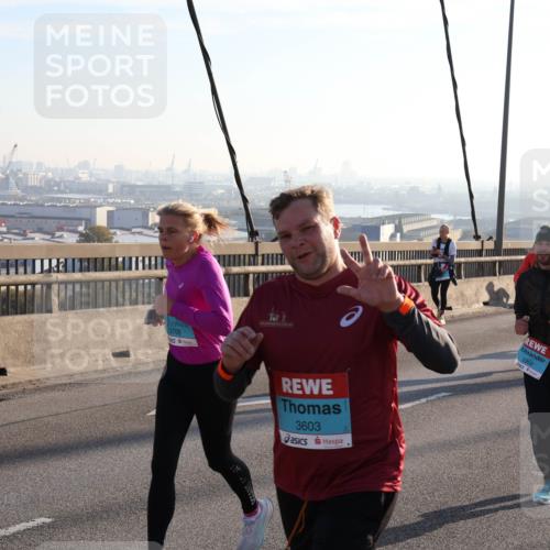03.10.2025 - Köhlbrandbrückenlauf Julia Fischer http://msf.ph/oto/9001032 03.10.2025 09:22:59 Position 1 3766, 3603, 2015, 201 meine-sportfotos.de