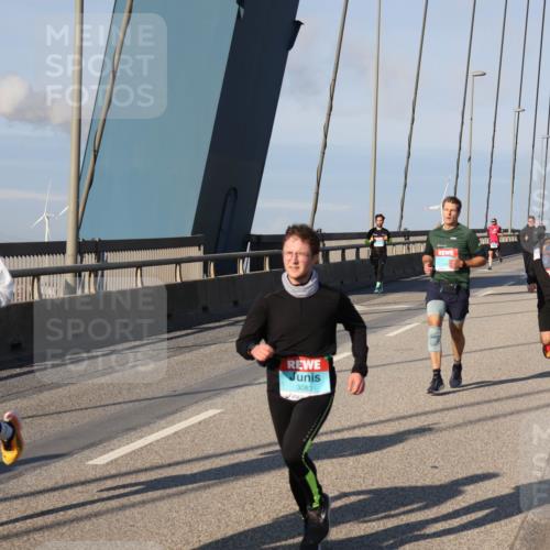 03.10.2025 - Köhlbrandbrückenlauf Julia Fischer http://msf.ph/oto/9001043 03.10.2025 09:37:16 Position 2 1069, 3083 meine-sportfotos.de
