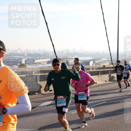 03.10.2025 - Köhlbrandbrückenlauf Julia Fischer http://msf.ph/oto/9001078 03.10.2025 09:23:06 Position 1 42, 1474, 3812, 1826 meine-sportfotos.de