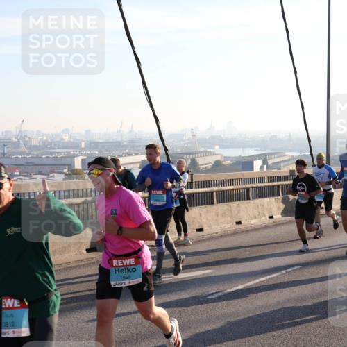03.10.2025 - Köhlbrandbrückenlauf Julia Fischer http://msf.ph/oto/9001088 03.10.2025 09:23:07 Position 1 3812, 1826, 1045 meine-sportfotos.de