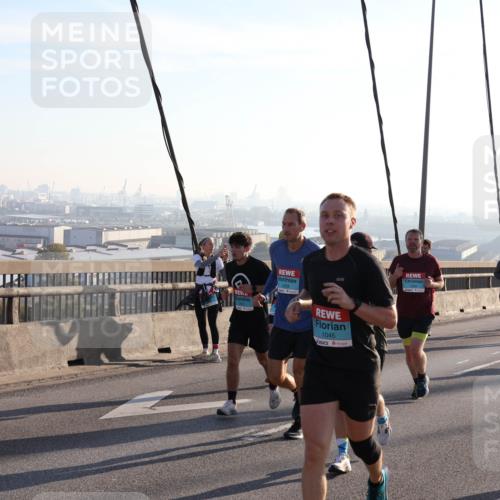 03.10.2025 - Köhlbrandbrückenlauf Julia Fischer http://msf.ph/oto/9001097 03.10.2025 09:23:08 Position 1 1045, 1449 meine-sportfotos.de