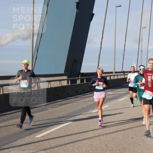 03.10.2025 - Köhlbrandbrückenlauf Julia Fischer http://msf.ph/oto/9001098 03.10.2025 09:37:29 Position 2 1103 meine-sportfotos.de