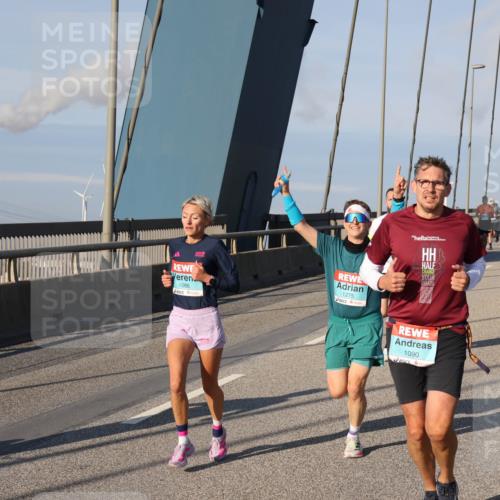 03.10.2025 - Köhlbrandbrückenlauf Julia Fischer http://msf.ph/oto/9001111 03.10.2025 09:37:30 Position 2 1086, 1275, 1090 meine-sportfotos.de