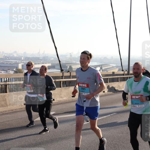 03.10.2025 - Köhlbrandbrückenlauf Julia Fischer http://msf.ph/oto/9001133 03.10.2025 09:23:13 Position 1 2857, 3806 meine-sportfotos.de