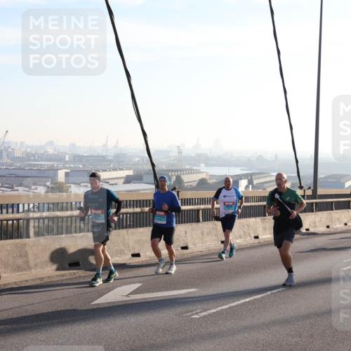 03.10.2025 - Köhlbrandbrückenlauf Julia Fischer http://msf.ph/oto/9001145 03.10.2025 09:23:18 Position 1  meine-sportfotos.de
