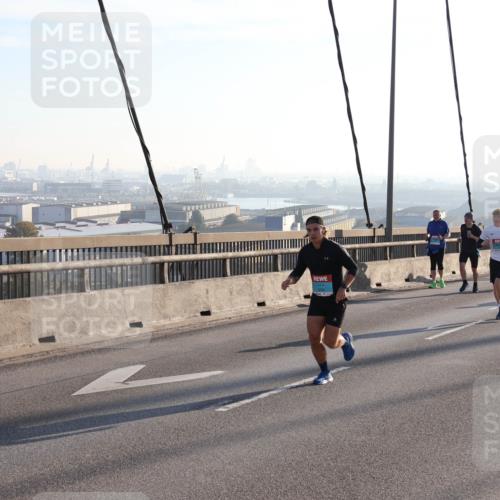 03.10.2025 - Köhlbrandbrückenlauf Julia Fischer http://msf.ph/oto/9001195 03.10.2025 09:23:28 Position 1  meine-sportfotos.de