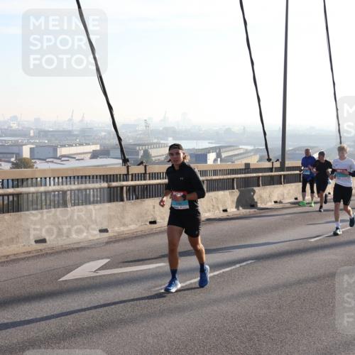 03.10.2025 - Köhlbrandbrückenlauf Julia Fischer http://msf.ph/oto/9001210 03.10.2025 09:23:29 Position 1  meine-sportfotos.de