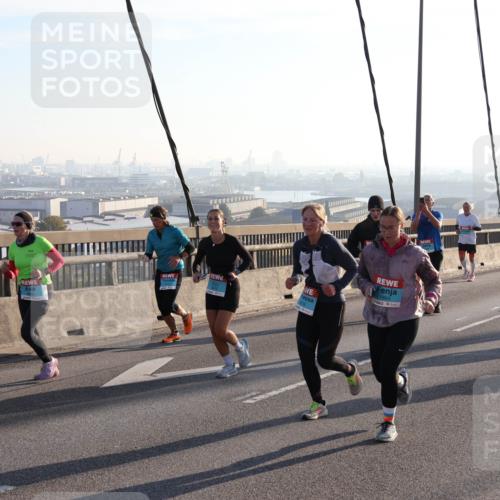03.10.2025 - Köhlbrandbrückenlauf Julia Fischer http://msf.ph/oto/9001352 03.10.2025 09:23:57 Position 1  meine-sportfotos.de