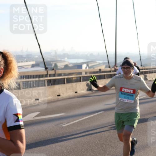 03.10.2025 - Köhlbrandbrückenlauf Julia Fischer http://msf.ph/oto/9001392 03.10.2025 09:24:08 Position 1 1776 meine-sportfotos.de