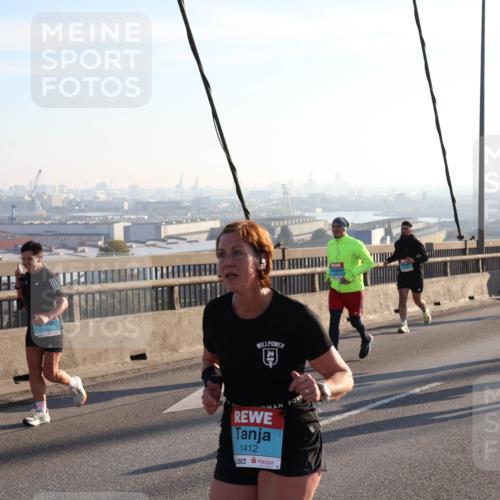 03.10.2025 - Köhlbrandbrückenlauf Julia Fischer http://msf.ph/oto/9001422 03.10.2025 09:24:14 Position 1 1412 meine-sportfotos.de