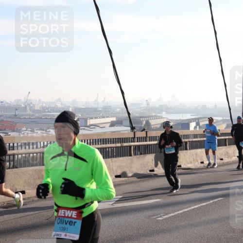 03.10.2025 - Köhlbrandbrückenlauf Julia Fischer http://msf.ph/oto/9001436 03.10.2025 09:24:18 Position 1 321, 1091 meine-sportfotos.de