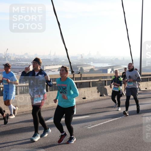 03.10.2025 - Köhlbrandbrückenlauf Julia Fischer http://msf.ph/oto/9001457 03.10.2025 09:24:21 Position 1 1352 meine-sportfotos.de