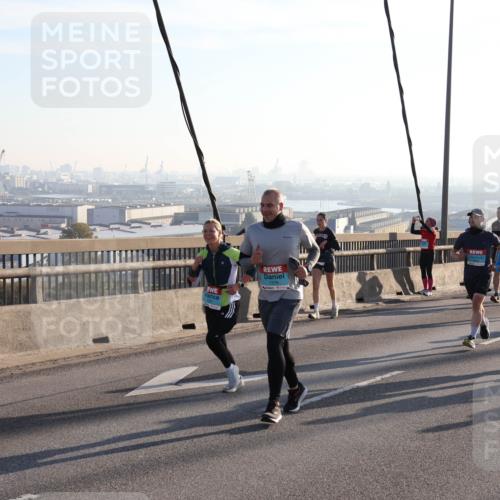03.10.2025 - Köhlbrandbrückenlauf Julia Fischer http://msf.ph/oto/9001464 03.10.2025 09:24:22 Position 1 1378 meine-sportfotos.de