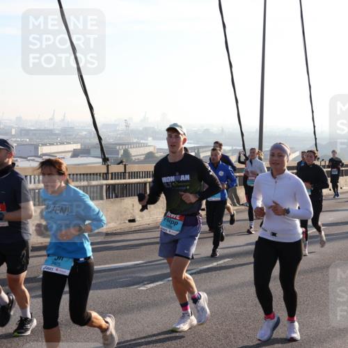03.10.2025 - Köhlbrandbrückenlauf Julia Fischer http://msf.ph/oto/9001484 03.10.2025 09:24:25 Position 1 3425, 1486, 3821 meine-sportfotos.de