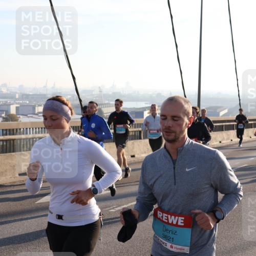 03.10.2025 - Köhlbrandbrückenlauf Julia Fischer http://msf.ph/oto/9001492 03.10.2025 09:24:26 Position 1 1486, 3821 meine-sportfotos.de