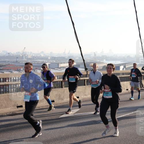 03.10.2025 - Köhlbrandbrückenlauf Julia Fischer http://msf.ph/oto/9001501 03.10.2025 09:24:27 Position 1 1301 meine-sportfotos.de