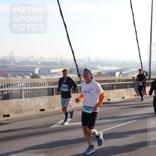 03.10.2025 - Köhlbrandbrückenlauf Julia Fischer http://msf.ph/oto/9001522 03.10.2025 09:24:28 Position 1 3426 meine-sportfotos.de