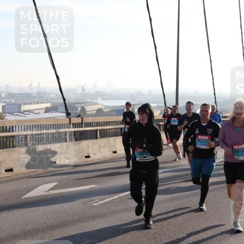 03.10.2025 - Köhlbrandbrückenlauf Julia Fischer http://msf.ph/oto/9001536 03.10.2025 09:24:30 Position 1 3579 meine-sportfotos.de