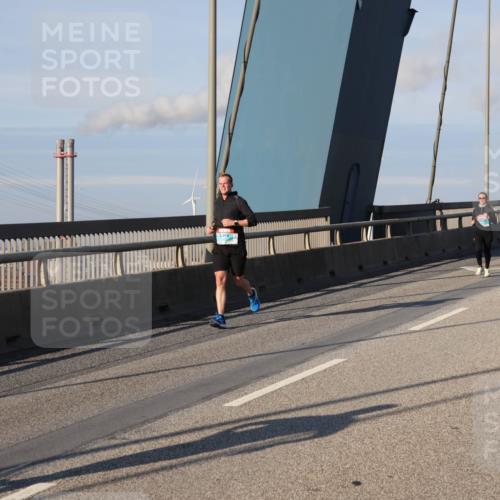 03.10.2025 - Köhlbrandbrückenlauf Julia Fischer http://msf.ph/oto/9001547 03.10.2025 09:39:11 Position 2  meine-sportfotos.de