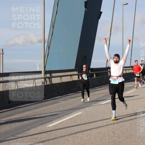 03.10.2025 - Köhlbrandbrückenlauf Julia Fischer http://msf.ph/oto/9001552 03.10.2025 09:39:14 Position 2 3340 meine-sportfotos.de