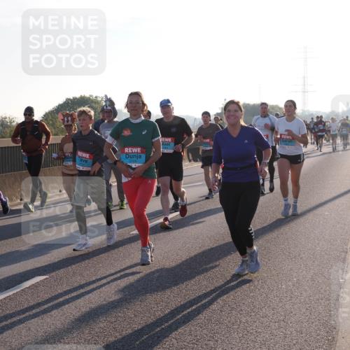 03.10.2025 - Köhlbrandbrückenlauf Fabian Wolf http://msf.ph/oto/9001562 03.10.2025 09:17:37 Position 3 10, 3707, 3709 meine-sportfotos.de