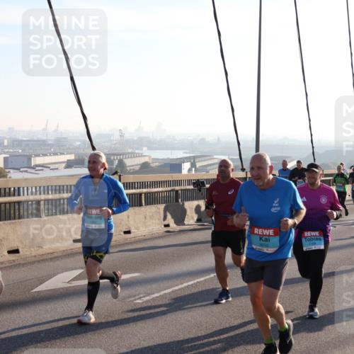 03.10.2025 - Köhlbrandbrückenlauf Julia Fischer http://msf.ph/oto/9001567 03.10.2025 09:24:33 Position 1 1302, 3250, 1188 meine-sportfotos.de