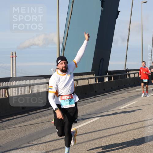 03.10.2025 - Köhlbrandbrückenlauf Julia Fischer http://msf.ph/oto/9001574 03.10.2025 09:39:15 Position 2 3340 meine-sportfotos.de