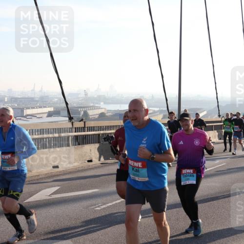 03.10.2025 - Köhlbrandbrückenlauf Julia Fischer http://msf.ph/oto/9001576 03.10.2025 09:24:33 Position 1 3250 meine-sportfotos.de