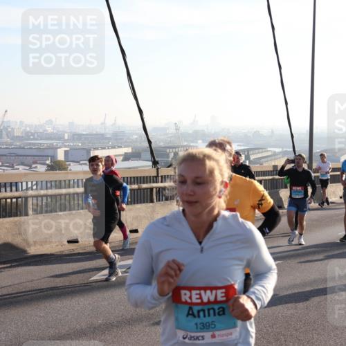 03.10.2025 - Köhlbrandbrückenlauf Julia Fischer http://msf.ph/oto/9001595 03.10.2025 09:24:36 Position 1 1395 meine-sportfotos.de