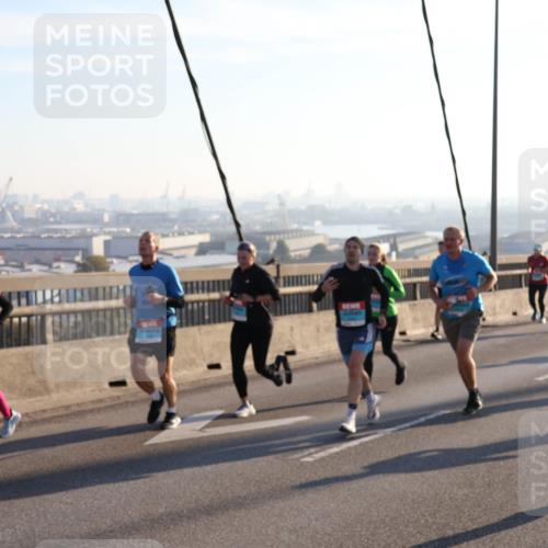 03.10.2025 - Köhlbrandbrückenlauf Julia Fischer http://msf.ph/oto/9001599 03.10.2025 09:24:37 Position 1  meine-sportfotos.de