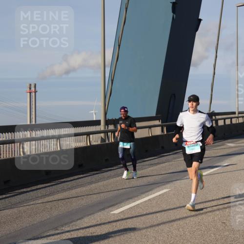 03.10.2025 - Köhlbrandbrückenlauf Julia Fischer http://msf.ph/oto/9001605 03.10.2025 09:39:21 Position 2 1432 meine-sportfotos.de