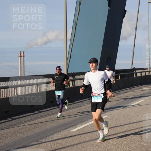 03.10.2025 - Köhlbrandbrückenlauf Julia Fischer http://msf.ph/oto/9001610 03.10.2025 09:39:22 Position 2 40, 1432 meine-sportfotos.de