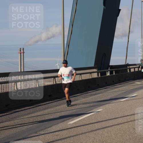 03.10.2025 - Köhlbrandbrückenlauf Julia Fischer http://msf.ph/oto/9001615 03.10.2025 09:39:23 Position 2  meine-sportfotos.de