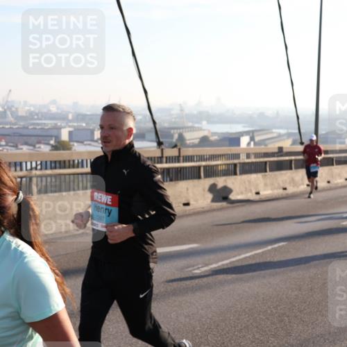 03.10.2025 - Köhlbrandbrückenlauf Julia Fischer http://msf.ph/oto/9001644 03.10.2025 09:24:44 Position 1 3188, 1397 meine-sportfotos.de