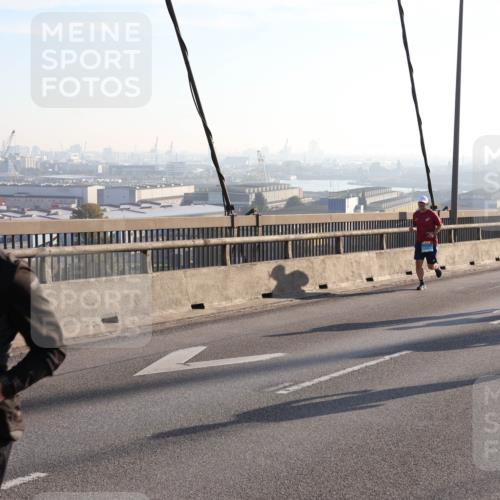 03.10.2025 - Köhlbrandbrückenlauf Julia Fischer http://msf.ph/oto/9001652 03.10.2025 09:24:45 Position 1 1397 meine-sportfotos.de