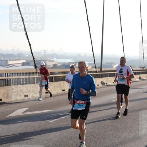 03.10.2025 - Köhlbrandbrückenlauf Julia Fischer http://msf.ph/oto/9001662 03.10.2025 09:24:47 Position 1 1319 meine-sportfotos.de