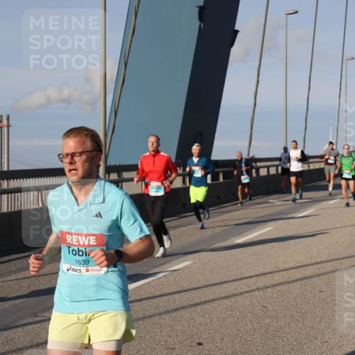 03.10.2025 - Köhlbrandbrückenlauf Julia Fischer http://msf.ph/oto/9001705 03.10.2025 09:39:37 Position 2 1639 meine-sportfotos.de