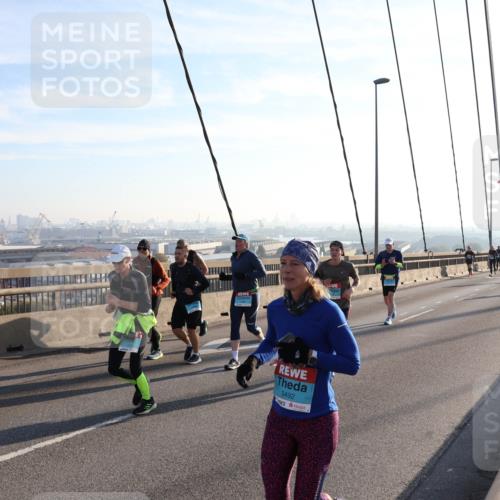 03.10.2025 - Köhlbrandbrückenlauf Julia Fischer http://msf.ph/oto/9001738 03.10.2025 09:25:07 Position 1 3492 meine-sportfotos.de