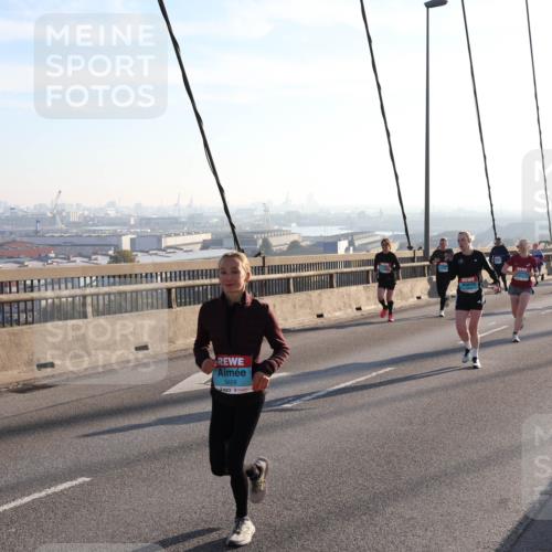 03.10.2025 - Köhlbrandbrückenlauf Julia Fischer http://msf.ph/oto/9001754 03.10.2025 09:25:14 Position 1 3409 meine-sportfotos.de
