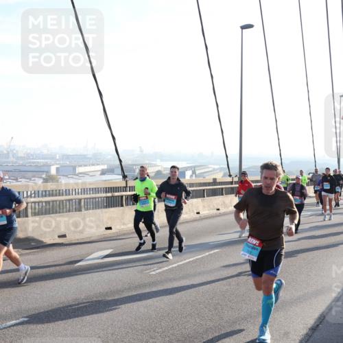 03.10.2025 - Köhlbrandbrückenlauf Julia Fischer http://msf.ph/oto/9001776 03.10.2025 09:25:26 Position 1  meine-sportfotos.de